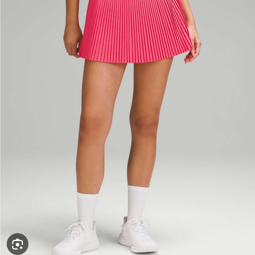 Lululemon Athletica Glaze Pink Tennis Skirt
Varsity pleated
Short Lined
